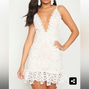 BNWT PLT PRETTY LITTLE THING WHITE STRAPPY THICK LACE FRILL HEM BODYCON …